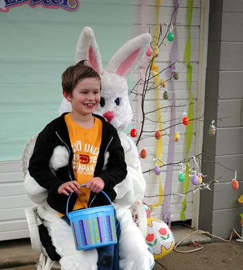 easterbunny2008-small A Picture of Trent Having His Picture Taken